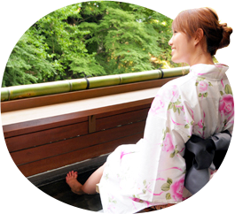 豊かな自然に囲まれた江戸屋。豊富な自然に佇むイメージ
